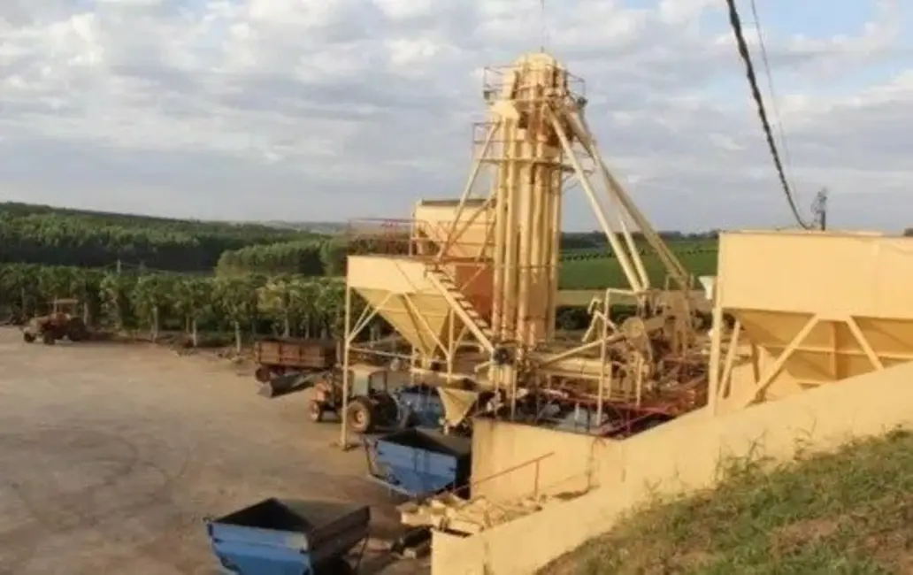 Foto 9 de Fazenda / Haras à venda, 530m2 em Piumhi - MG