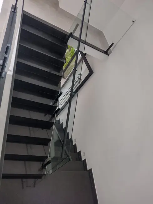 Casa com 3 quartos à venda, 200m2 em Parque Residencial Itapeti, Mogi Das Cruzes - SP - imagem 6 Foto 6 de Casa com 3 quartos à venda, 200m2 em Parque Residencial Itapeti, Mogi Das Cruzes - SP