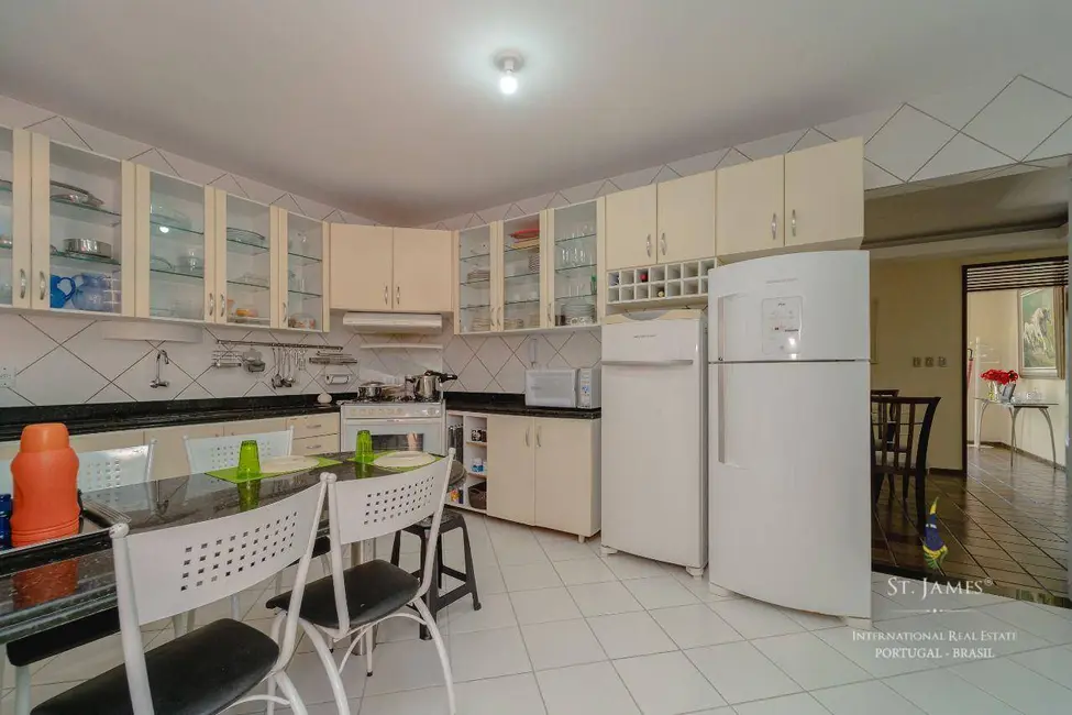 Casa com 3 quartos à venda, 300m2 em Candelária, Natal - RN - imagem 8 Foto 8 de Casa com 3 quartos à venda, 300m2 em Candelária, Natal - RN