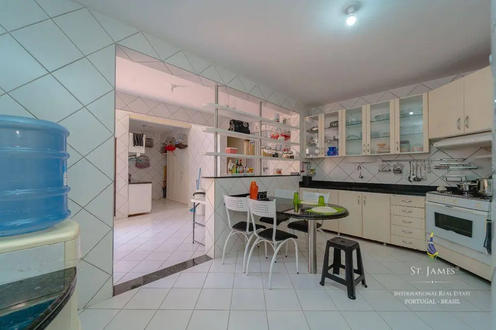 Casa com 3 quartos à venda, 300m2 em Candelária, Natal - RN - imagem 7 Foto 7 de Casa com 3 quartos à venda, 300m2 em Candelária, Natal - RN