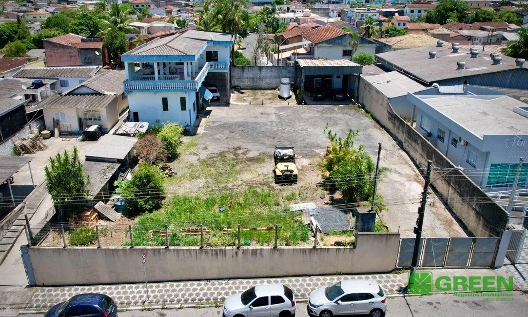 Foto 1 de Terreno / Lote à venda, 1350m2 em Registro - SP