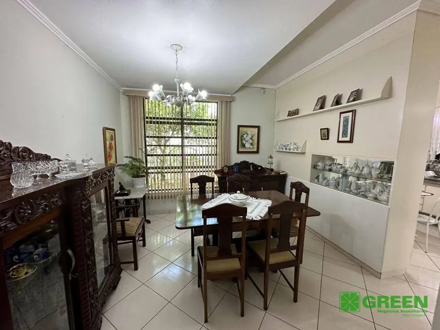 Foto 9 de Casa com 3 quartos à venda, 300m2 em Registro - SP