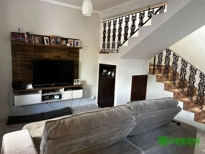 Foto 3 de Casa com 4 quartos à venda, 175m2 em Registro - SP