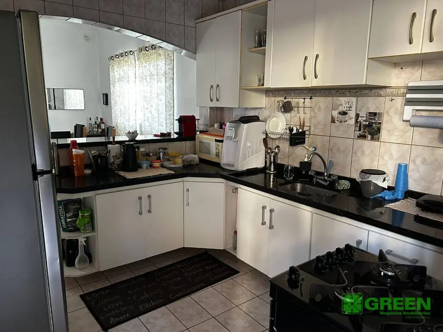 Foto 6 de Casa com 4 quartos à venda, 175m2 em Registro - SP