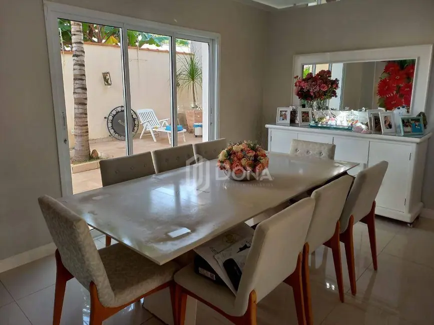 Casa com 3 quartos à venda, 448m2 em Campinas - SP - imagem 1 Foto 1 de Casa com 3 quartos à venda, 448m2 em Campinas - SP