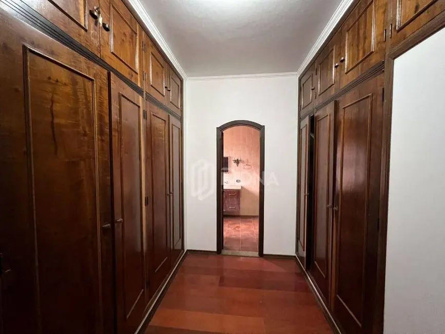 Casa com 4 quartos para alugar, 565m2 em Nova Campinas, Campinas - SP - imagem 6 Foto 6 de Casa com 4 quartos para alugar, 565m2 em Nova Campinas, Campinas - SP