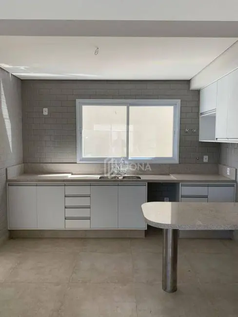 Foto 1 de Casa de Condomínio com 3 quartos à venda, 258m2 em Campinas - SP