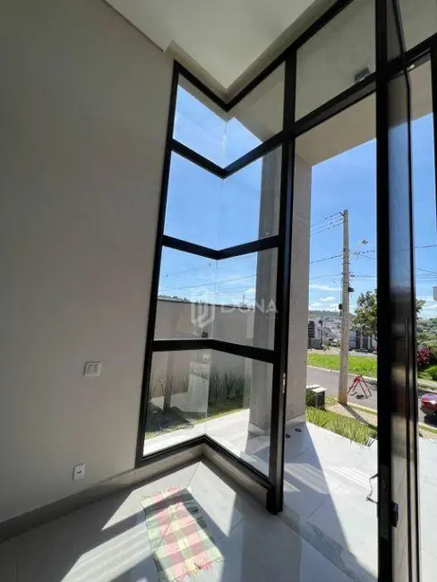 Foto 2 de Casa de Condomínio com 3 quartos à venda, 360m2 em Swiss Park, Campinas - SP