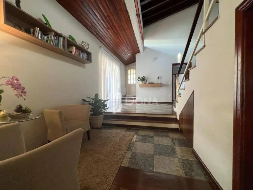 Casa de Condomínio com 4 quartos à venda e para alugar, 600m2 em Tijuco das Telhas, Campinas - SP - imagem 3 Foto 3 de Casa de Condomínio com 4 quartos à venda e para alugar, 600m2 em Tijuco das Telhas, Campinas - SP