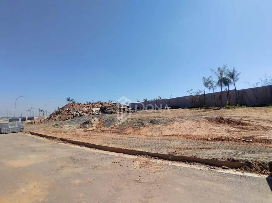 Foto 2 de Terreno / Lote à venda, 647m2 em Campinas - SP