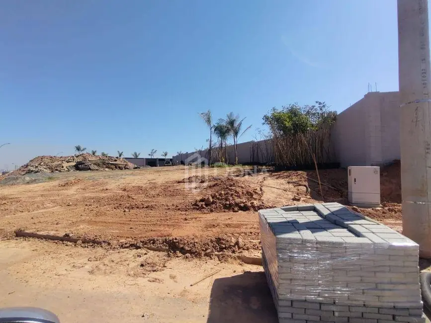 Foto 1 de Terreno / Lote à venda, 647m2 em Campinas - SP