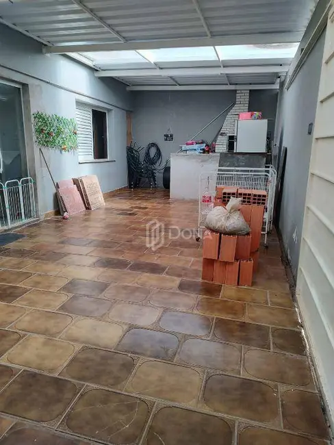 Casa com 3 quartos à venda, 400m2 em Campinas - SP - imagem 1 Foto 1 de Casa com 3 quartos à venda, 400m2 em Campinas - SP