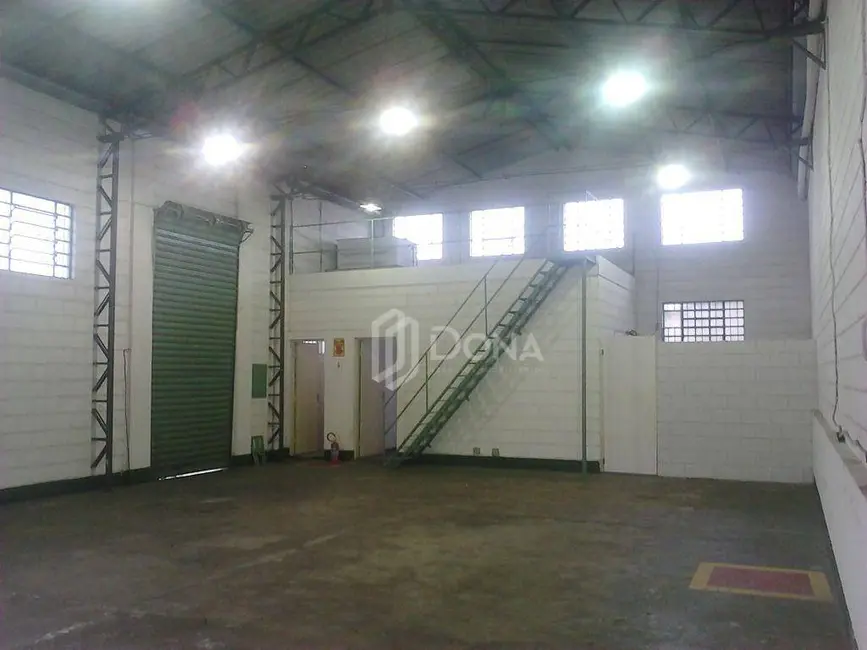 Foto 2 de Armazém / Galpão para alugar, 270m2 em Jardim das Bandeiras, Campinas - SP