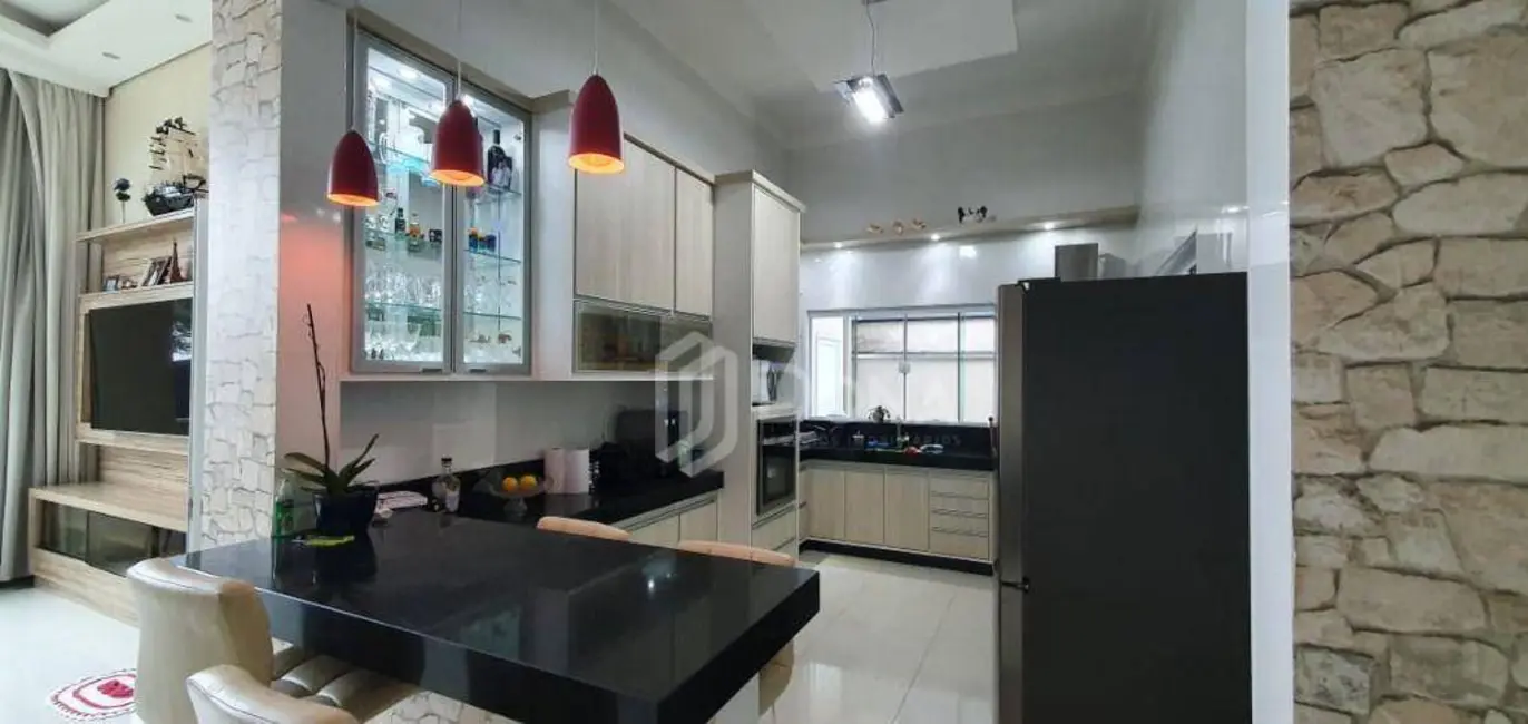 Foto 1 de Casa de Condomínio com 3 quartos à venda, 300m2 em Roncáglia, Valinhos - SP