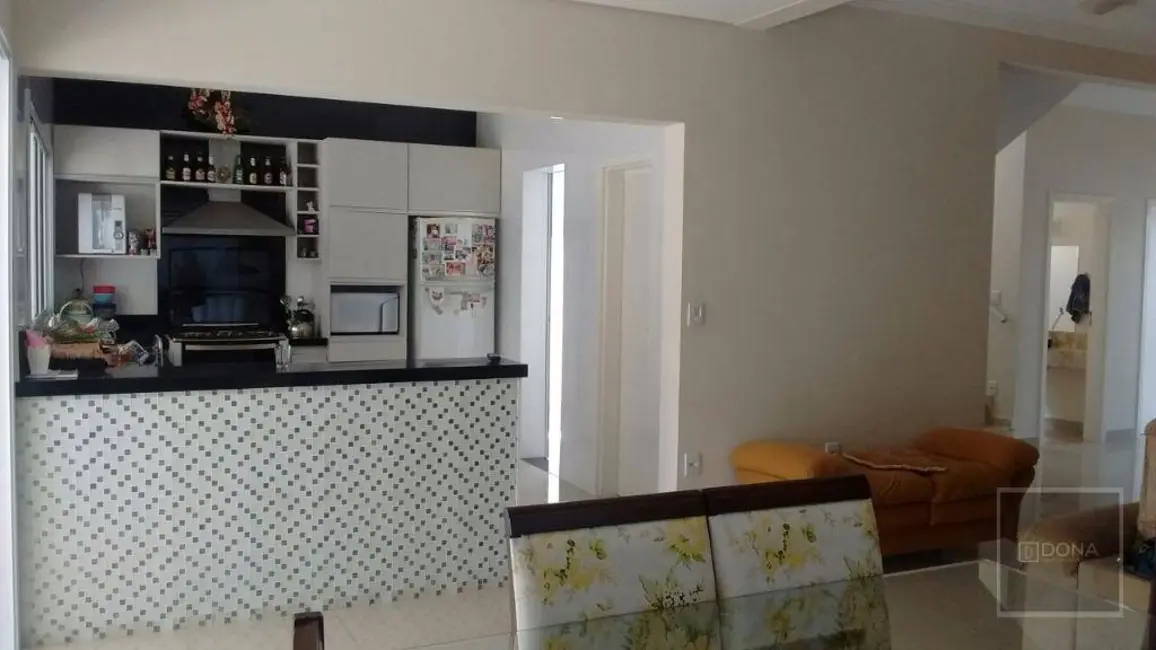 Casa de Condomínio com 3 quartos à venda, 300m2 em Valinhos - SP - imagem 5 Foto 5 de Casa de Condomínio com 3 quartos à venda, 300m2 em Valinhos - SP