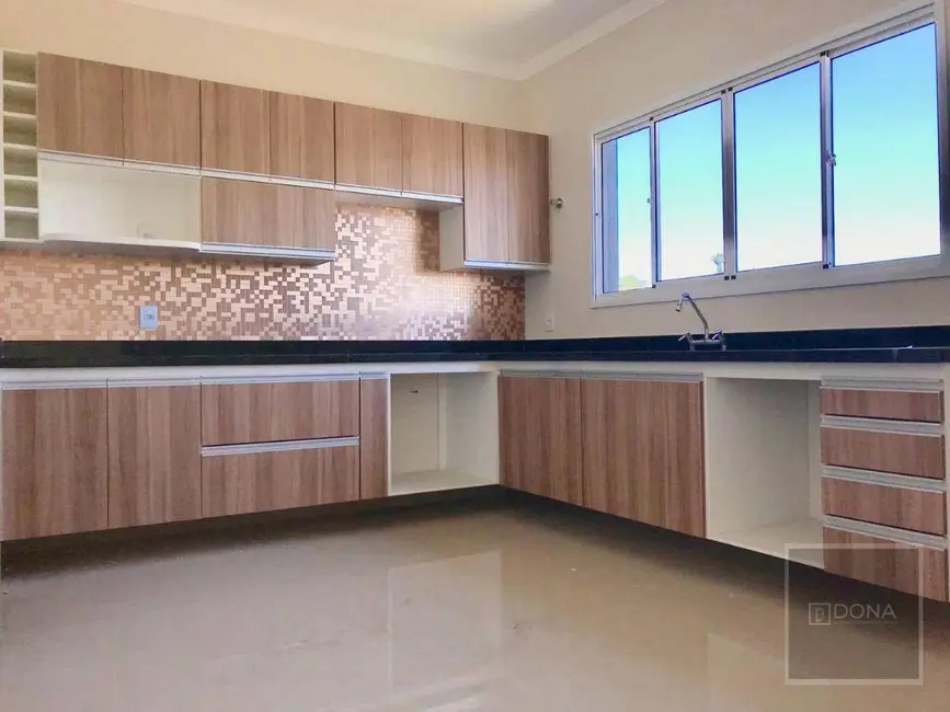 Casa de Condomínio com 4 quartos à venda, 320m2 em Colinas dos Álamos, Valinhos - SP - imagem 5 Foto 5 de Casa de Condomínio com 4 quartos à venda, 320m2 em Colinas dos Álamos, Valinhos - SP