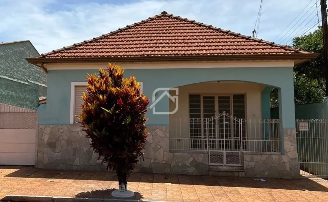 Casa com 3 quartos à venda, 128m2 em Centro, Ipaussu - SP - imagem 1 Foto 1 de Casa com 3 quartos à venda, 128m2 em Centro, Ipaussu - SP