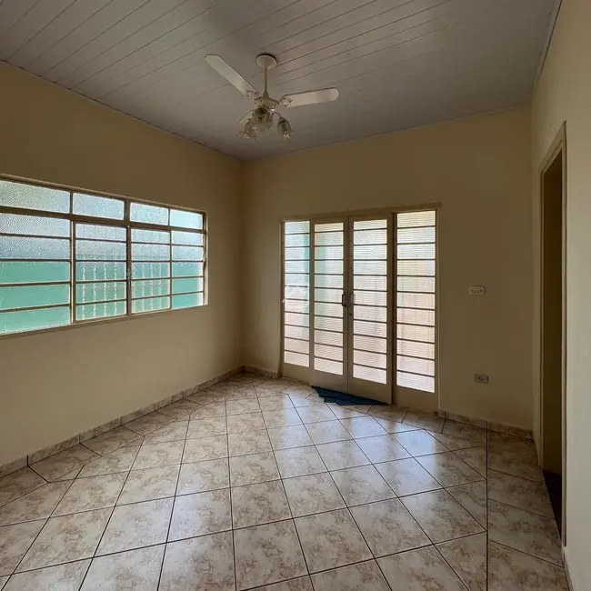 Casa com 3 quartos à venda, 128m2 em Centro, Ipaussu - SP - imagem 3 Foto 3 de Casa com 3 quartos à venda, 128m2 em Centro, Ipaussu - SP