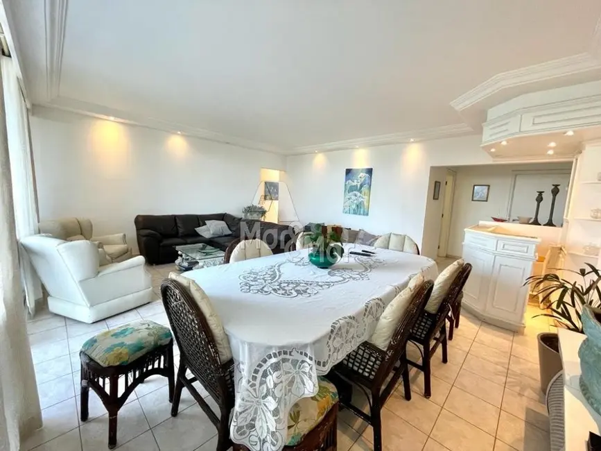 Apartamento com 4 quartos à venda, 230m2 em Pitangueiras, Guaruja - SP - imagem 5 Foto 5 de Apartamento com 4 quartos à venda, 230m2 em Pitangueiras, Guaruja - SP