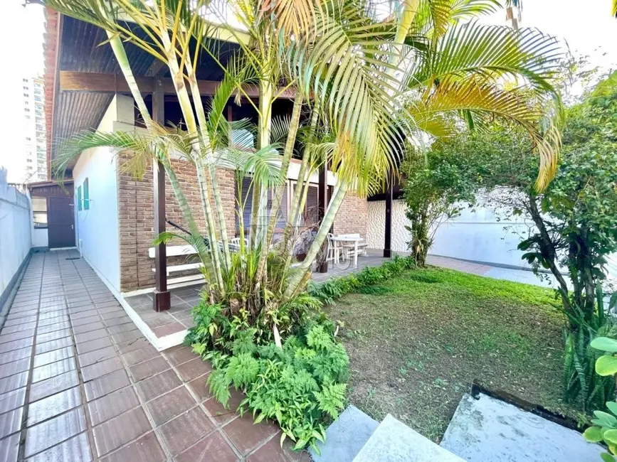 Foto 2 de Casa com 4 quartos à venda, 204m2 em Jardim Las Palmas, Guaruja - SP