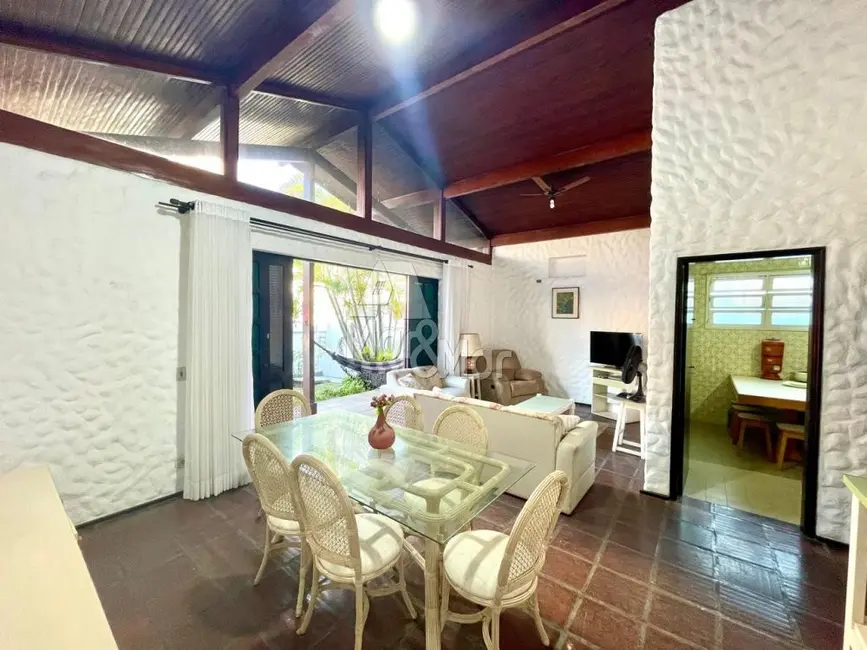 Foto 7 de Casa com 4 quartos à venda, 204m2 em Jardim Las Palmas, Guaruja - SP