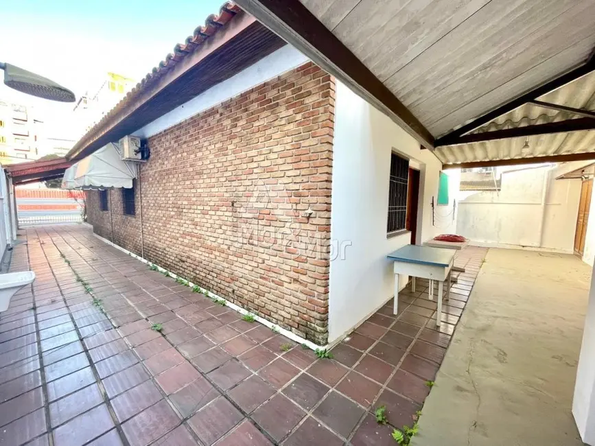 Foto 3 de Casa com 4 quartos à venda, 204m2 em Jardim Las Palmas, Guaruja - SP