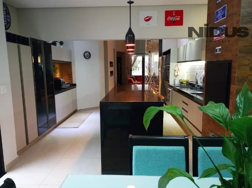 Casa com 2 quartos à venda, 217m2 em Jardim Residencial Chácara Ondina, Sorocaba - SP - imagem 4 Foto 4 de Casa com 2 quartos à venda, 217m2 em Jardim Residencial Chácara Ondina, Sorocaba - SP