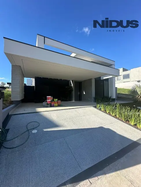 Foto 1 de Casa de Condomínio com 3 quartos à venda, 181m2 em Votorantim - SP