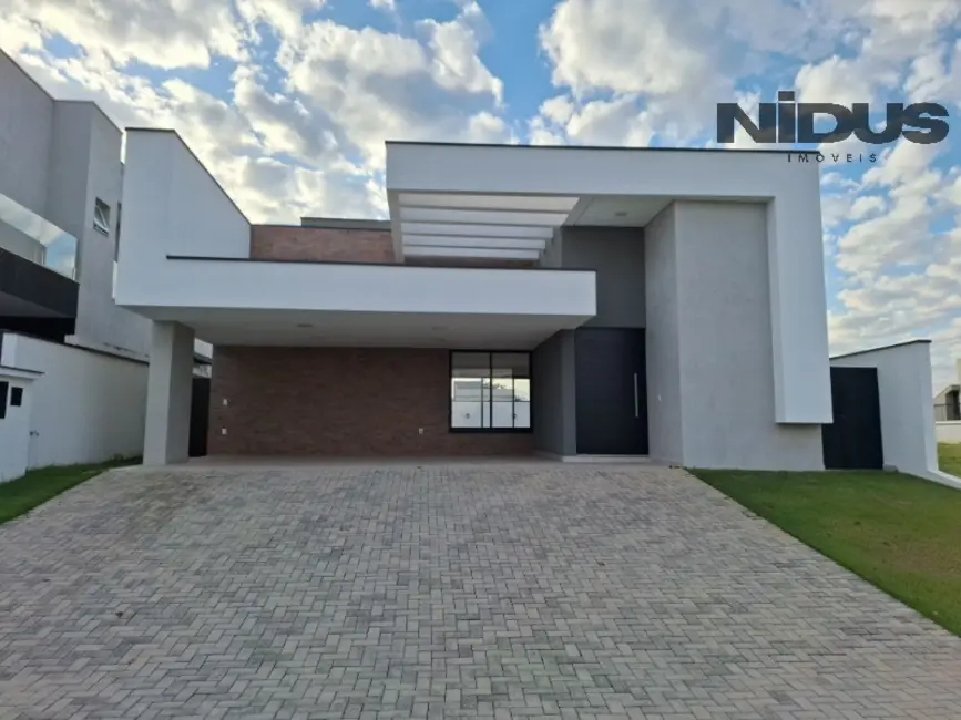 Foto 1 de Casa de Condomínio com 3 quartos à venda, 240m2 em Votorantim - SP