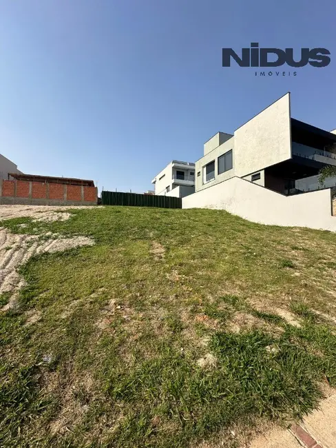 Foto 1 de Terreno / Lote à venda, 305m2 em Votorantim - SP