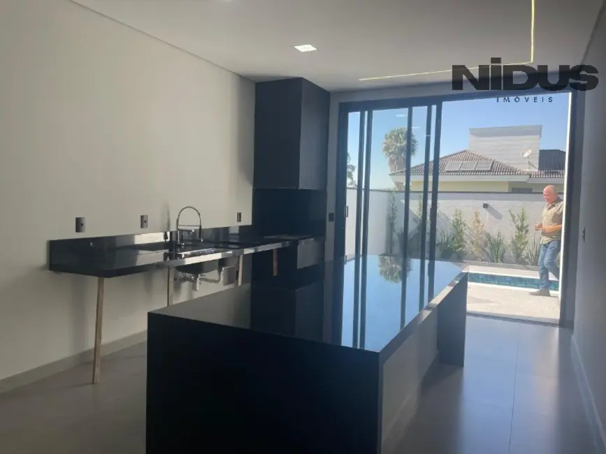 Casa de Condomínio com 3 quartos à venda, 195m2 em Aparecidinha, Sorocaba - SP - imagem 3 Foto 3 de Casa de Condomínio com 3 quartos à venda, 195m2 em Aparecidinha, Sorocaba - SP