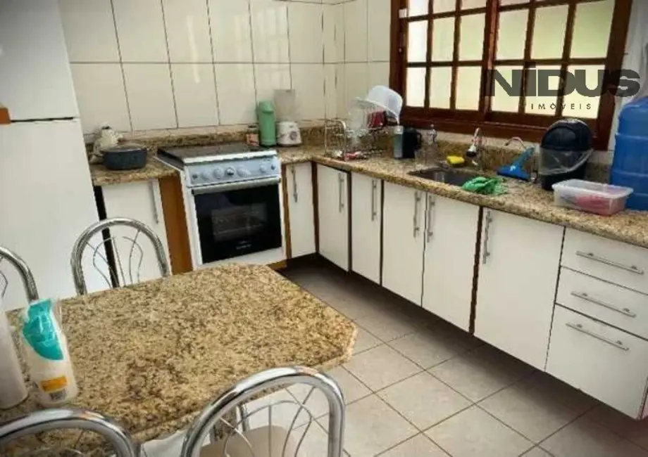 Chácara com 4 quartos à venda, 331m2 em Aparecidinha, Sorocaba - SP - imagem 8 Foto 8 de Chácara com 4 quartos à venda, 331m2 em Aparecidinha, Sorocaba - SP