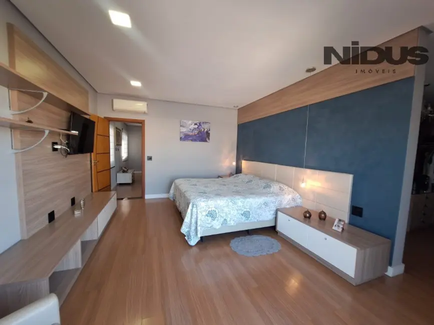 Casa de Condomínio com 3 quartos à venda, 350m2 em Jardim Residencial Chácara Ondina, Sorocaba - SP - imagem 4 Foto 4 de Casa de Condomínio com 3 quartos à venda, 350m2 em Jardim Residencial Chácara Ondina, Sorocaba - SP