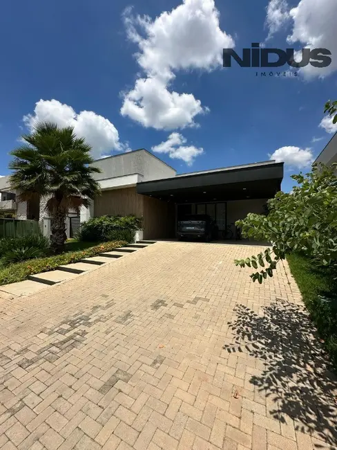 Casa de Condomínio com 3 quartos à venda, 255m2 em Votorantim - SP - imagem 1 Foto 1 de Casa de Condomínio com 3 quartos à venda, 255m2 em Votorantim - SP