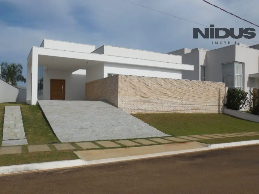 Foto 1 de Casa de Condomínio com 3 quartos à venda, 222m2 em Aracoiaba Da Serra - SP