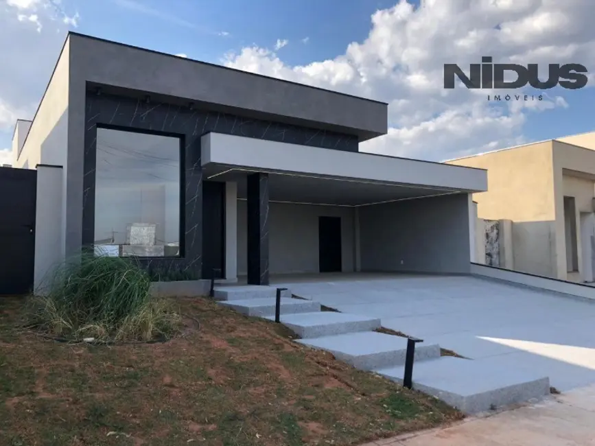 Foto 1 de Casa de Condomínio com 3 quartos à venda, 200m2 em Votorantim - SP