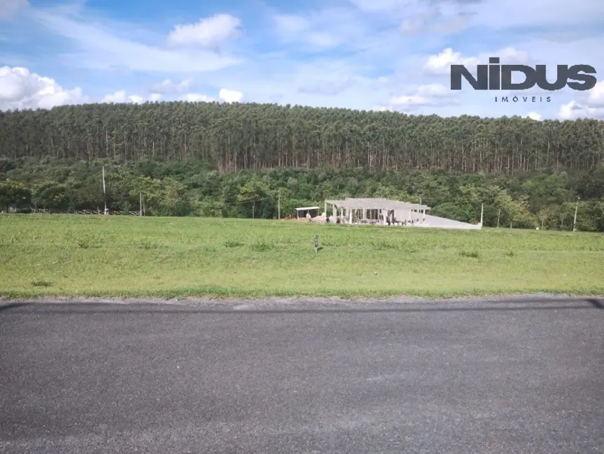 Foto 1 de Terreno / Lote à venda, 1000m2 em Salto De Pirapora - SP