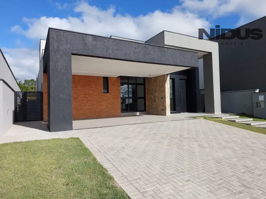Foto 1 de Casa com 3 quartos à venda, 244m2 em Votorantim - SP