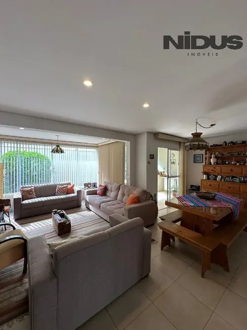 Casa de Condomínio com 3 quartos à venda, 180m2 em Sorocaba - SP - imagem 3 Foto 3 de Casa de Condomínio com 3 quartos à venda, 180m2 em Sorocaba - SP