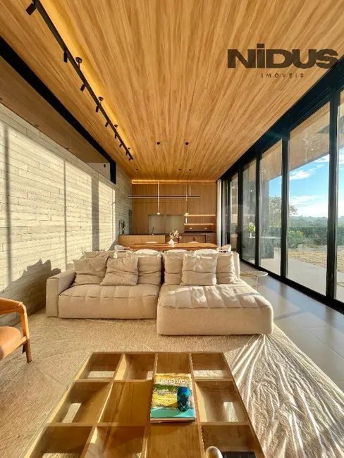 Foto 3 de Casa de Condomínio com 3 quartos à venda, 233m2 em Aracoiaba Da Serra - SP