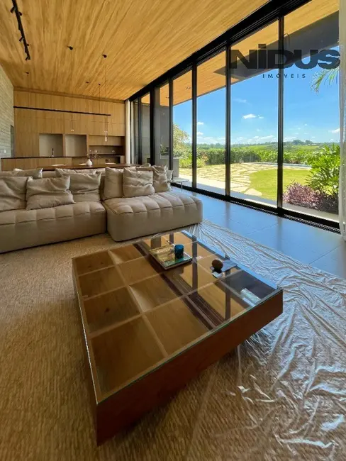 Foto 2 de Casa de Condomínio com 3 quartos à venda, 233m2 em Aracoiaba Da Serra - SP