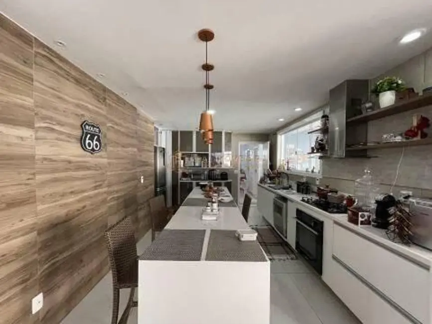 Casa com 4 quartos à venda, 560m2 em Anil, Rio De Janeiro - RJ - imagem 4 Foto 4 de Casa com 4 quartos à venda, 560m2 em Anil, Rio De Janeiro - RJ