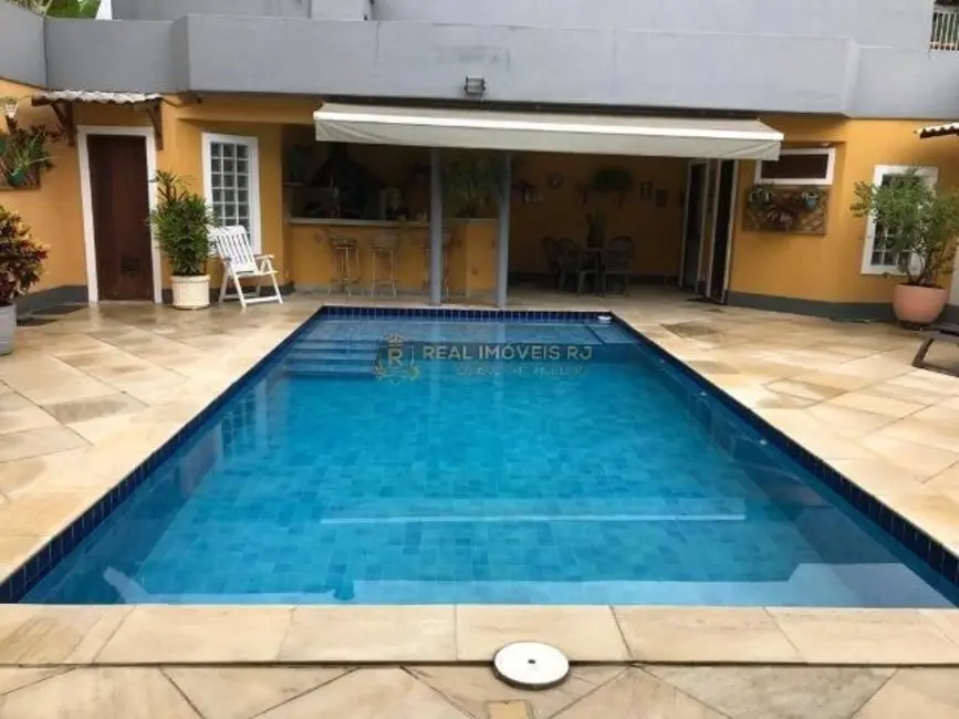 Casa com 5 quartos à venda, 630m2 em Anil, Rio De Janeiro - RJ - imagem 4 Foto 4 de Casa com 5 quartos à venda, 630m2 em Anil, Rio De Janeiro - RJ