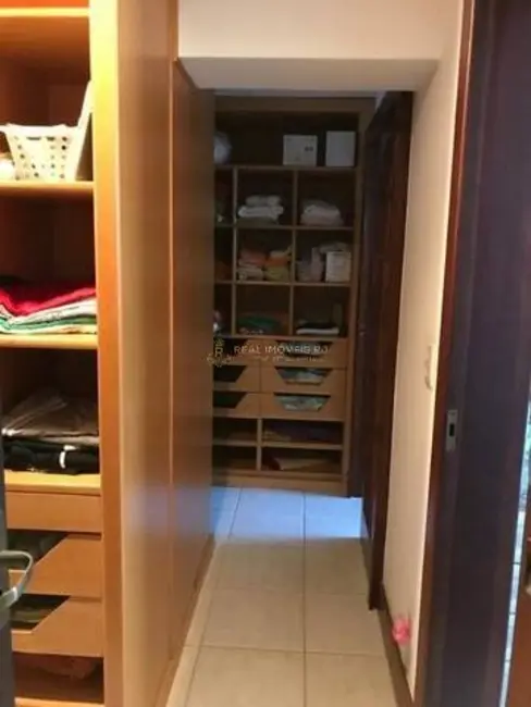 Casa com 5 quartos à venda, 630m2 em Anil, Rio De Janeiro - RJ - imagem 7 Foto 7 de Casa com 5 quartos à venda, 630m2 em Anil, Rio De Janeiro - RJ