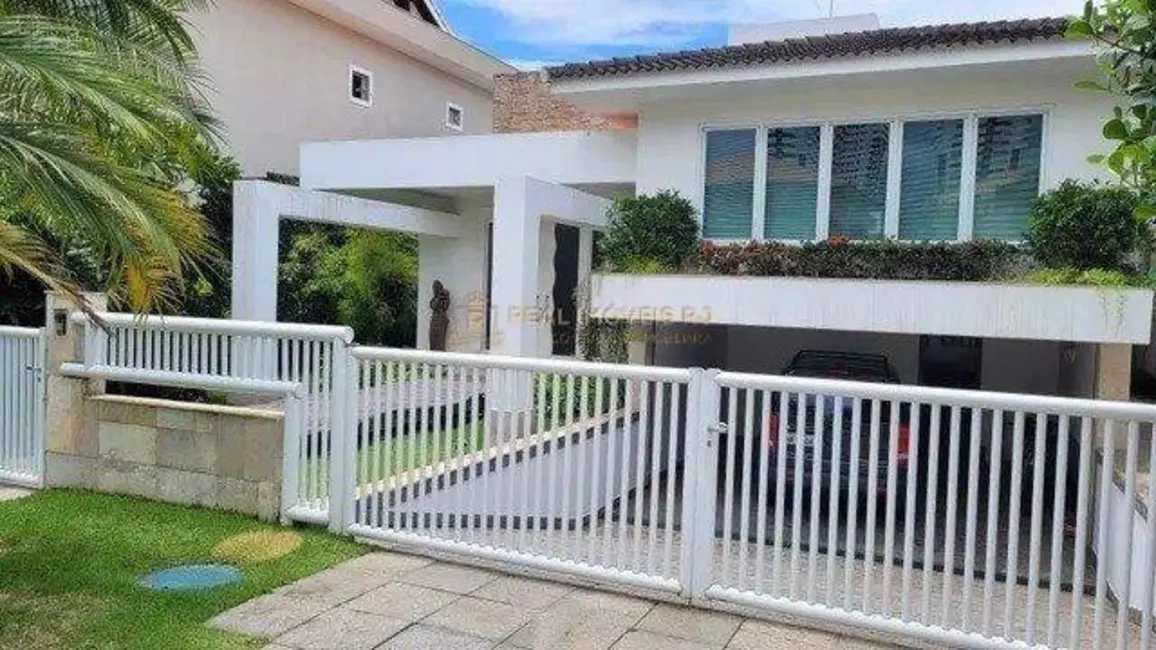 Casa com 4 quartos à venda, 504m2 em Barra da Tijuca, Rio De Janeiro - RJ - imagem 2 Foto 2 de Casa com 4 quartos à venda, 504m2 em Barra da Tijuca, Rio De Janeiro - RJ