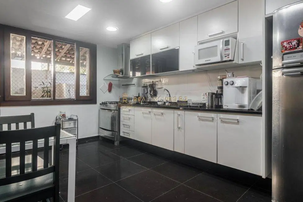 Casa com 4 quartos à venda, 665m2 em Barra da Tijuca, Rio De Janeiro - RJ - imagem 4 Foto 4 de Casa com 4 quartos à venda, 665m2 em Barra da Tijuca, Rio De Janeiro - RJ