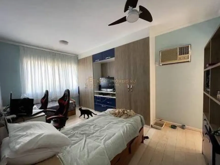 Casa com 4 quartos à venda, 560m2 em Anil, Rio De Janeiro - RJ - imagem 9 Foto 9 de Casa com 4 quartos à venda, 560m2 em Anil, Rio De Janeiro - RJ