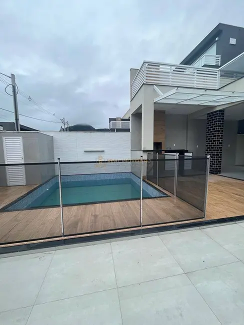 Casa com 3 quartos à venda, 370m2 em Recreio dos Bandeirantes, Rio De Janeiro - RJ - imagem 3 Foto 3 de Casa com 3 quartos à venda, 370m2 em Recreio dos Bandeirantes, Rio De Janeiro - RJ