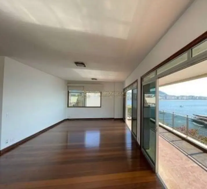Apartamento com 4 quartos à venda, 170m2 em Urca, Rio De Janeiro - RJ - imagem 3 Foto 3 de Apartamento com 4 quartos à venda, 170m2 em Urca, Rio De Janeiro - RJ