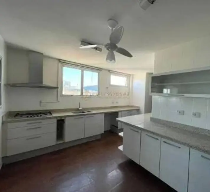Apartamento com 4 quartos à venda, 170m2 em Urca, Rio De Janeiro - RJ - imagem 7 Foto 7 de Apartamento com 4 quartos à venda, 170m2 em Urca, Rio De Janeiro - RJ